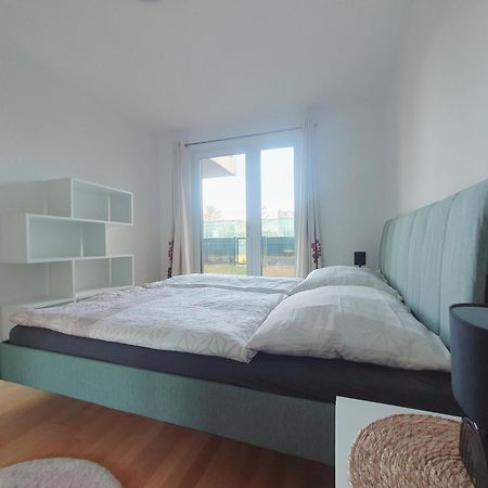 Near Lake One Bedroom Cute Apartment Wina Bagian luar foto