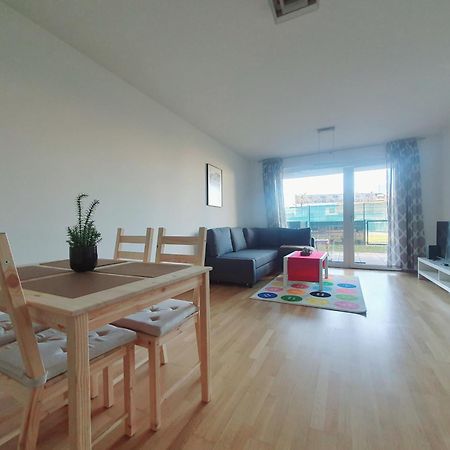 Near Lake One Bedroom Cute Apartment Wina Bagian luar foto
