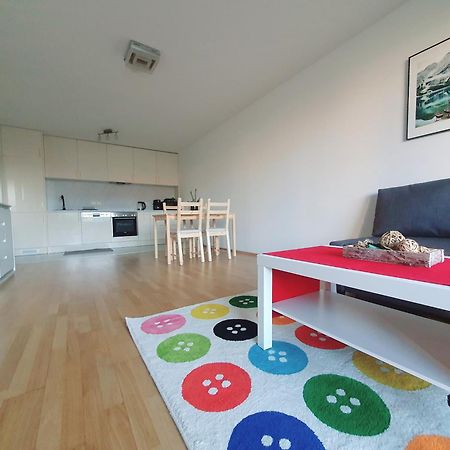 Near Lake One Bedroom Cute Apartment Wina Bagian luar foto