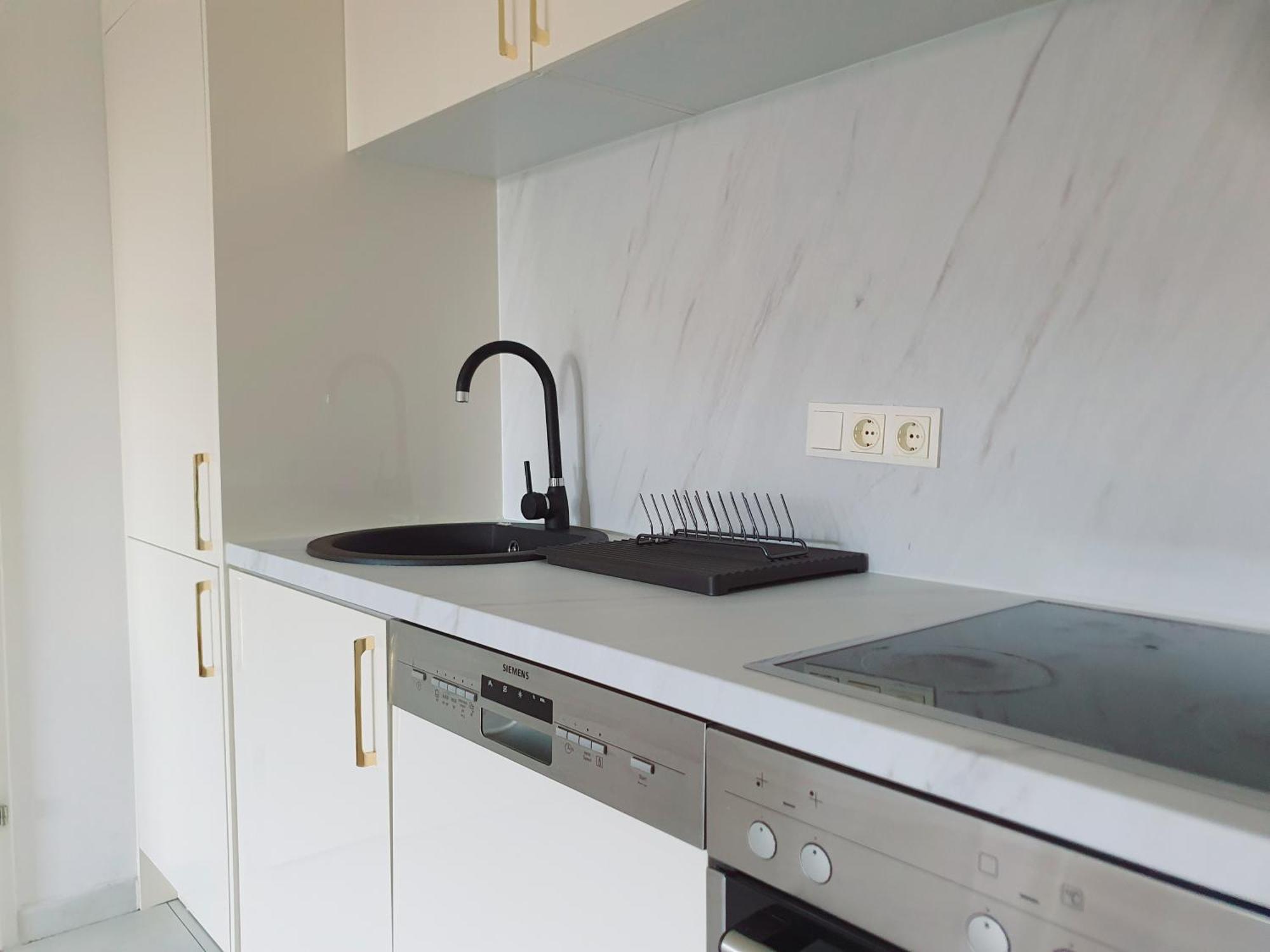 Near Lake One Bedroom Cute Apartment Wina Bagian luar foto