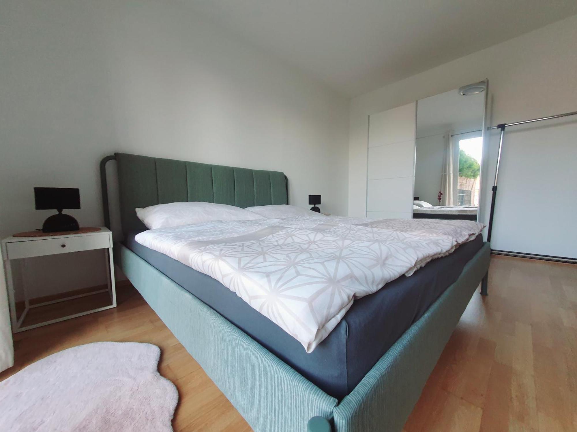 Near Lake One Bedroom Cute Apartment Wina Bagian luar foto
