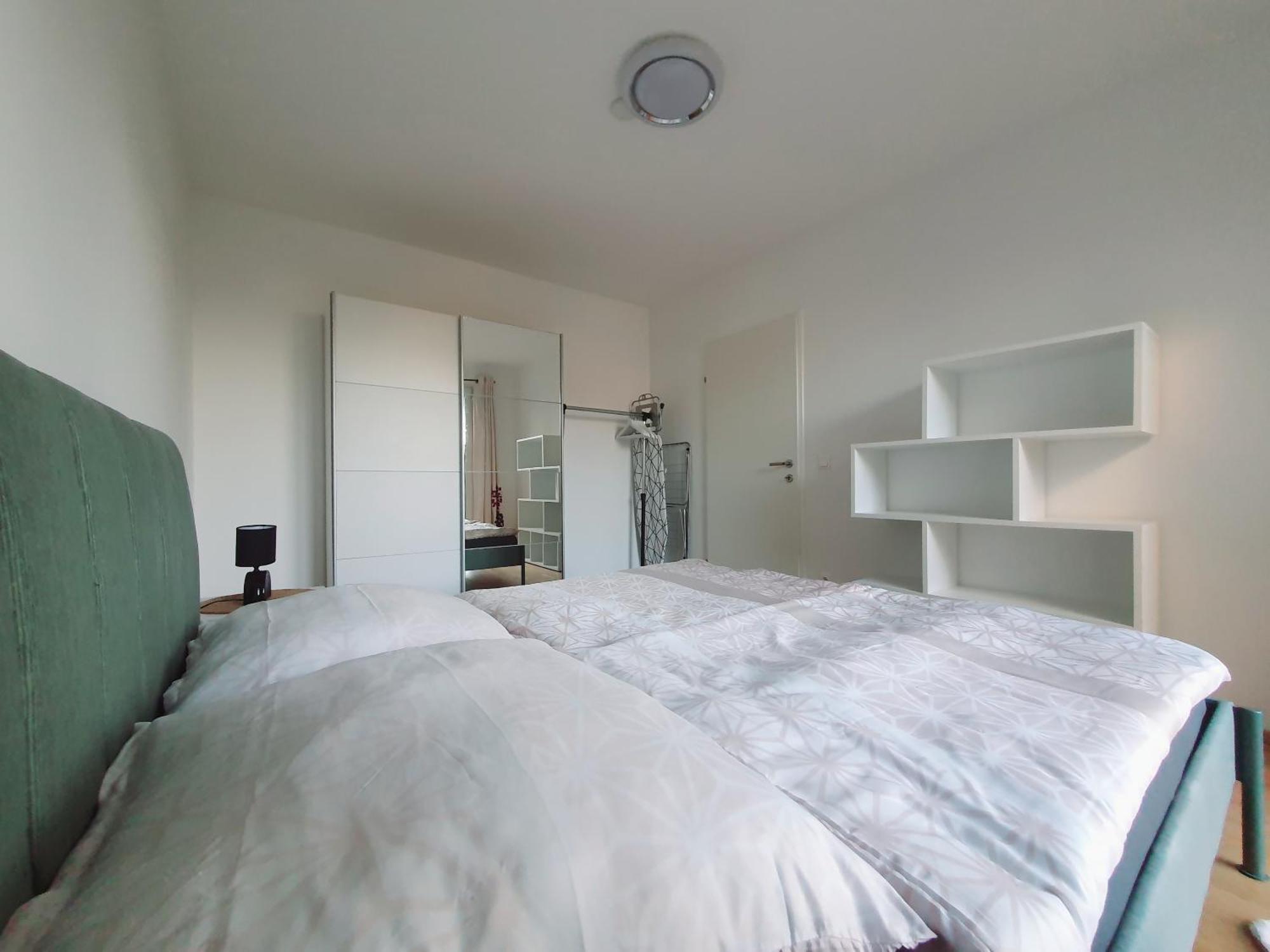 Near Lake One Bedroom Cute Apartment Wina Bagian luar foto